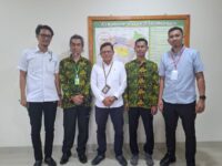 Sumber Foto : Tim Redaksi/Pengurus Majelis Daerah Korps Alumni Himpunan Mahasiswa Islam (KAHMI) Gowa berfoto bersama Ketua Pengadilan Negeri (PN) Sungguminasa usai audiensi. Pertemuan ini menjadi bagian dari rangkaian menyambut Milad ke-59 KAHMI. Selasa (16/9/2025)