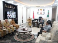 Sumber Foto : Humas Pemkot/Wali Kota Makassar, Munafri Arifuddin, menerima kunjungan silaturahmi Kepala Kantor Wilayah Kementerian Hukum dan HAM Sulawesi Selatan, Andi Basmal, bersama jajaran di Balai Kota Makassar, Selasa (16/9/2025).