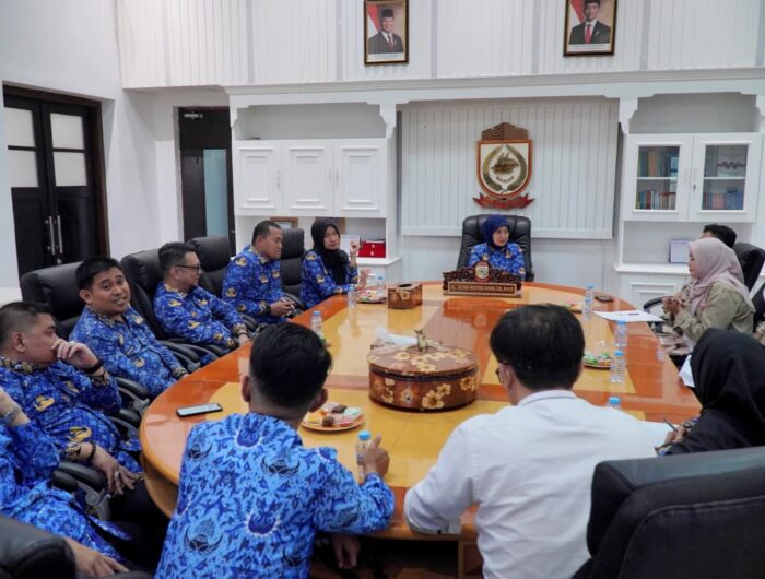 Sumber Foto : Humas Pemkot/Wakil Wali Kota Makassar, Aliyah Mustika Ilham, menerima audiensi Lembaga Peduli Disabilitas Inklusif (LPDI) di Ruang Rapat Wawali, Rabu (17/9/2025).