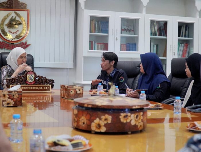 Sumber Foto : Humas Pemkot/Wakil Wali Kota Makassar, Aliyah Mustika Ilham, menerima audiensi Koperasi Mahasiswa Universitas Hasanuddin (Kopma Unhas) di Ruang Wawali, Balai Kota Makassar, Kamis (18/9/2025).