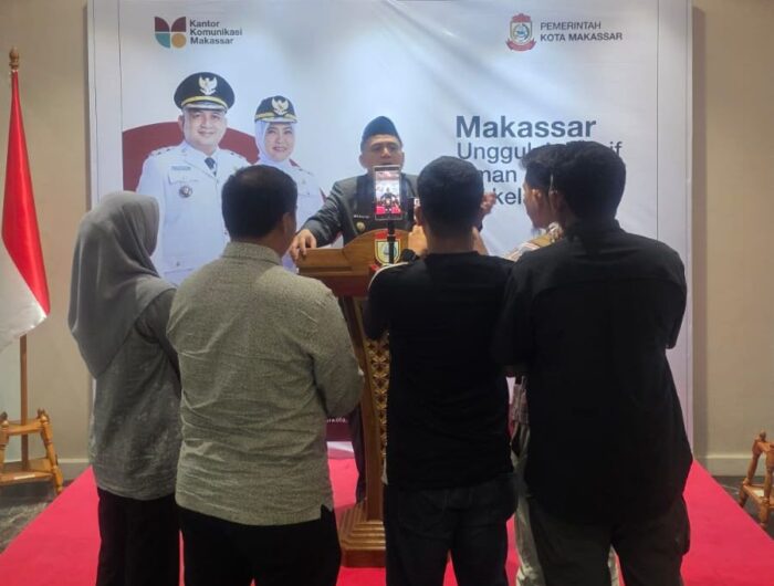 Sumber Foto : Humas Pemkot - Wali Kota Makassar, Munafri Arifuddin, saat menyampaikan keterangan kepada awak media usai rapat koordinasi pemantapan HUT ke-418 Kota Makassar di Balai Kota. Selasa (21/10/2025).